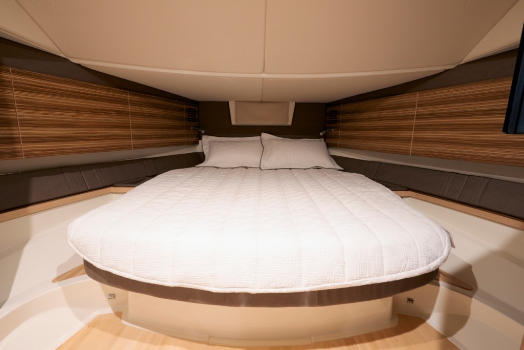 CC8248316_Launch_36_QueenBed_ft.jpeg CC8248316_Launch_36_QueenBed_ft.jpeg